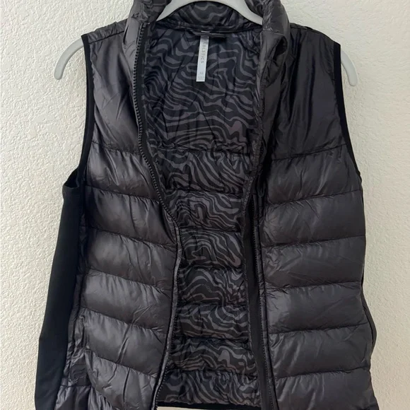 Fabletics Elliot Puffer Vest Black - Picture 3 of 4